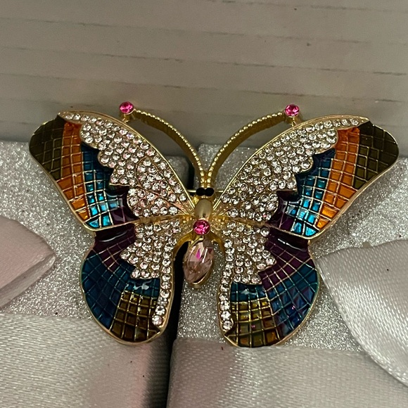 Elegant Multicolor Butterfly Brooch - Picture 2 of 5